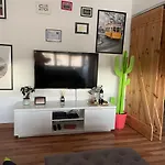 Apartment Besthomestay- *